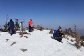 縞枯山・茶臼山展望台で写真撮影タイム