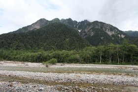 明神岳と穂高と梓川