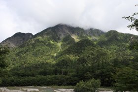 梓川と明神岳