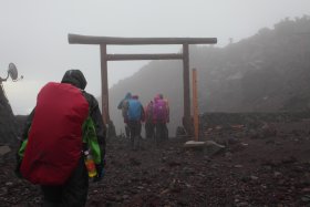 御殿場ルートで下山開始