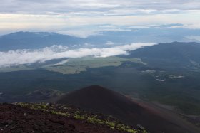 砂走館から見下ろす宝永山