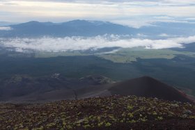 砂走館から見下ろす宝永山