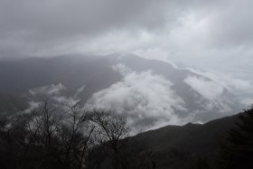 湧き上がる雲と霧