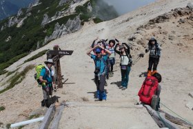 槍？山？のポーズ