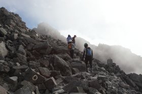 奥穂高岳山頂までもうすぐ