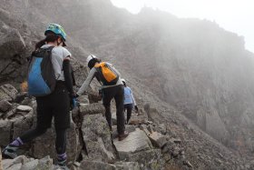 奥穂高岳山頂に向けて