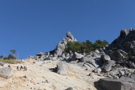 地蔵ヶ岳、オベリスク