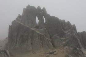 メガネ岩