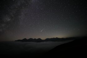 穂高に流れるペルセウス座流星群