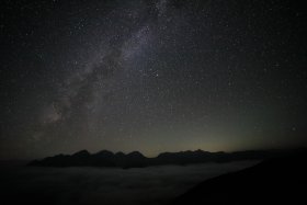 穂高連峰にかかる天の川
