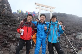 山頂手前の鳥居