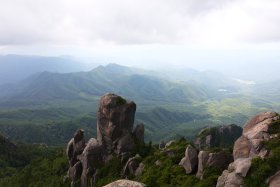大ヤスリ岩