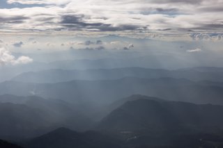 白山と光のカーテン