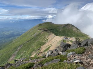 継子岳と五の池小屋