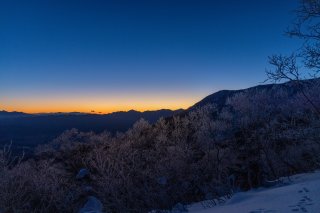 夜明け前の稜線