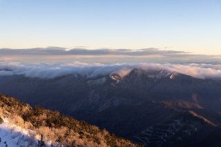 登って来た稜線