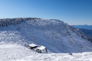 根石岳山荘