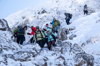 中山峠へ向けて下山