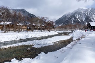 河童橋と前穂高岳、明神岳