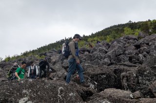 青年小屋前の岩場