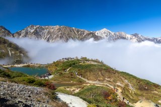 白馬三山と八方池と紅葉